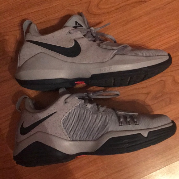 Nike - Picture 2 of 8